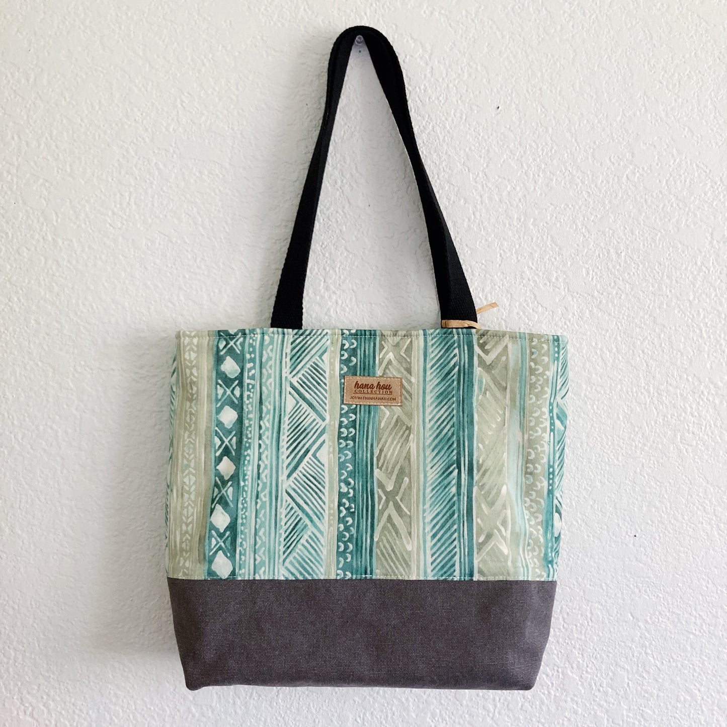 HANA HOU // Aloha Tote 007 // Made in Hawaii with pre-loved aloha shirts