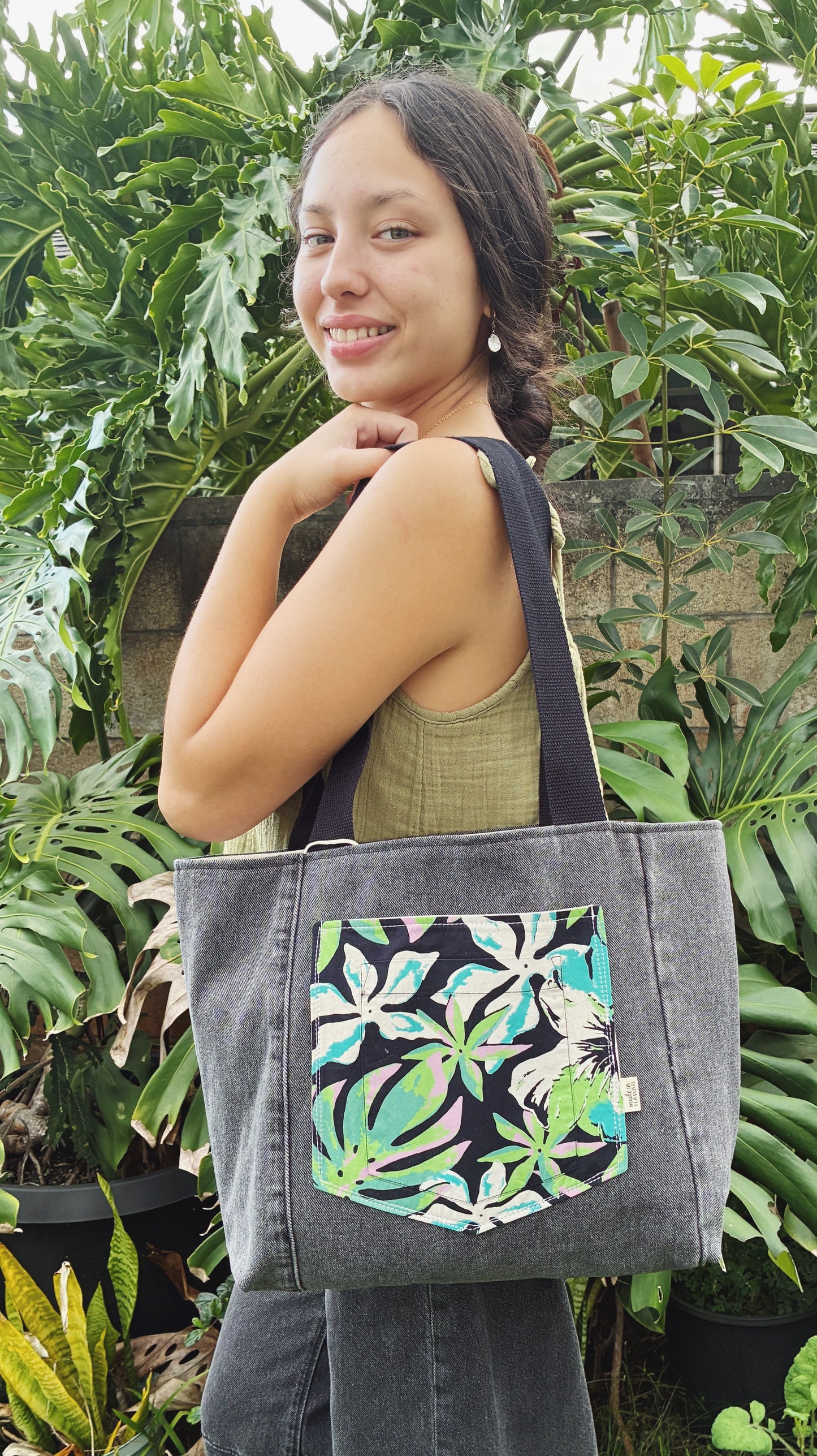 HANA HOU // Denim Pocket Tote 011 // Made in Hawai'i with upcycled fabrics