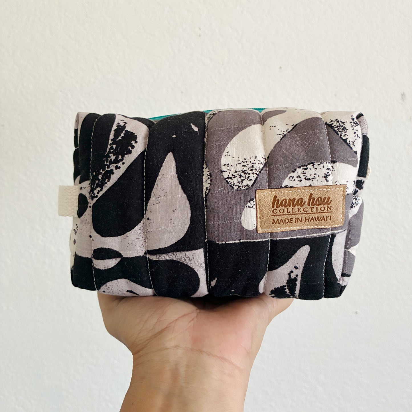 HANA HOU // Travel Boxy 015 // Made in Hawai'i with pre-loved aloha shirt
