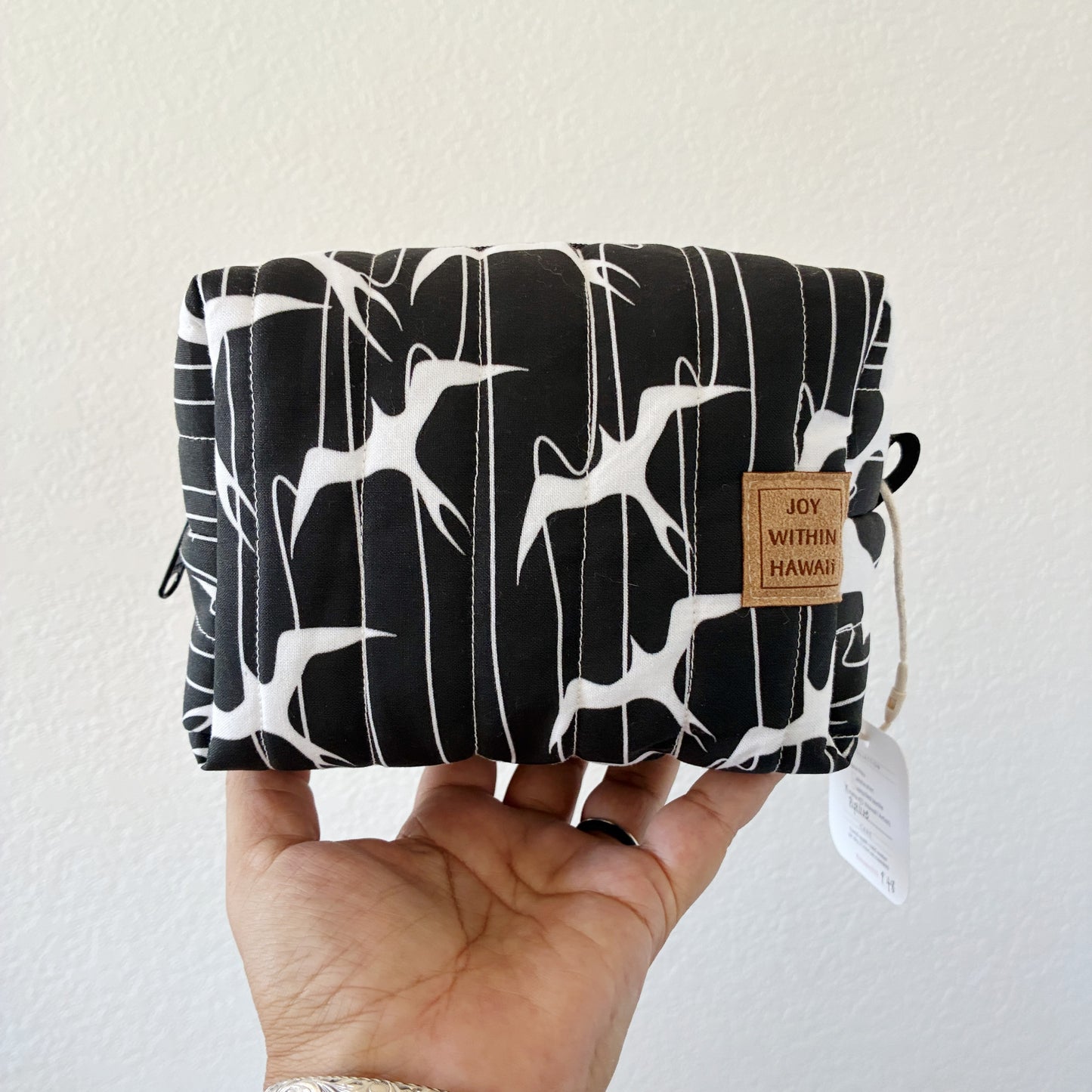 HAWAI'I ARTIST // Medium Travel Boxy 005 // Made in Hawai'i // Print Design by Pipilioe