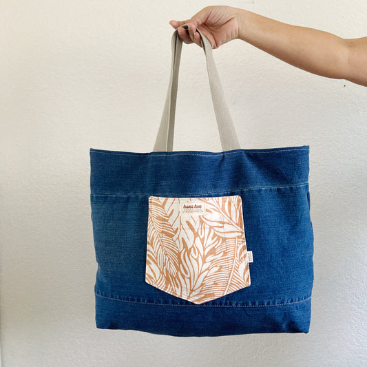 HANA HOU // Denim Pocket Tote 002 // Made in Hawai'i with upcycled fabrics