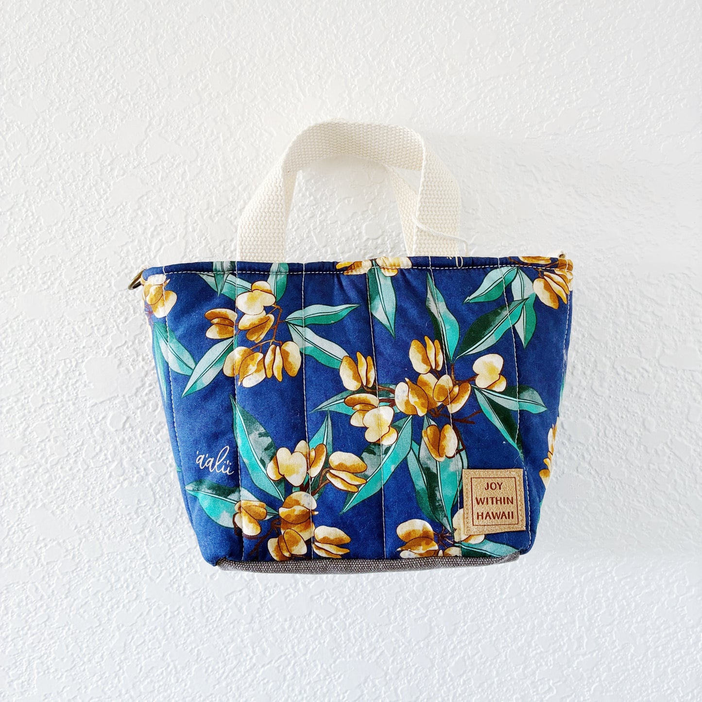 HAWAI'I ARTIST // PUFFY MINI CROSSBODY TOTE 003 // Print design by Kaulumaika