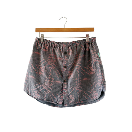 HANA HOU // Coco Top 029 // Made in Hawai'i with mens size M pre-loved aloha shirt