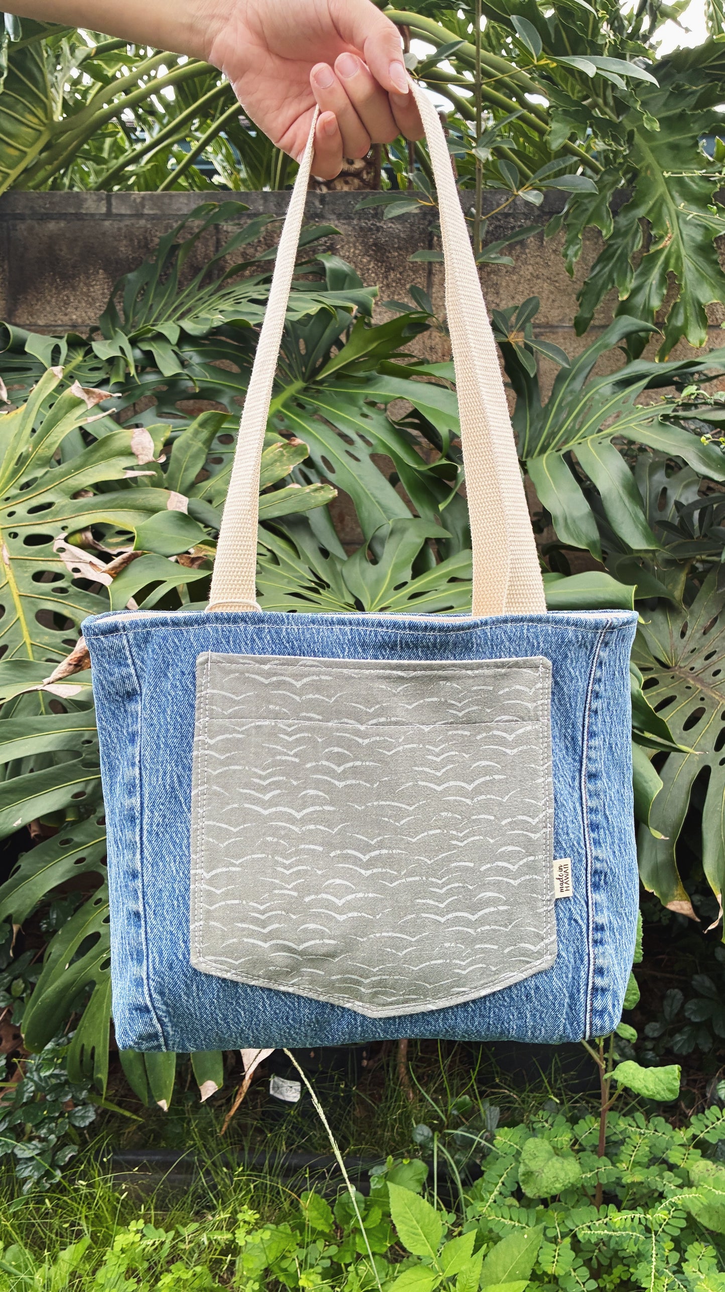 HANA HOU // Denim Pocket Tote 001 // Made in Hawai'i with upcycled fabrics