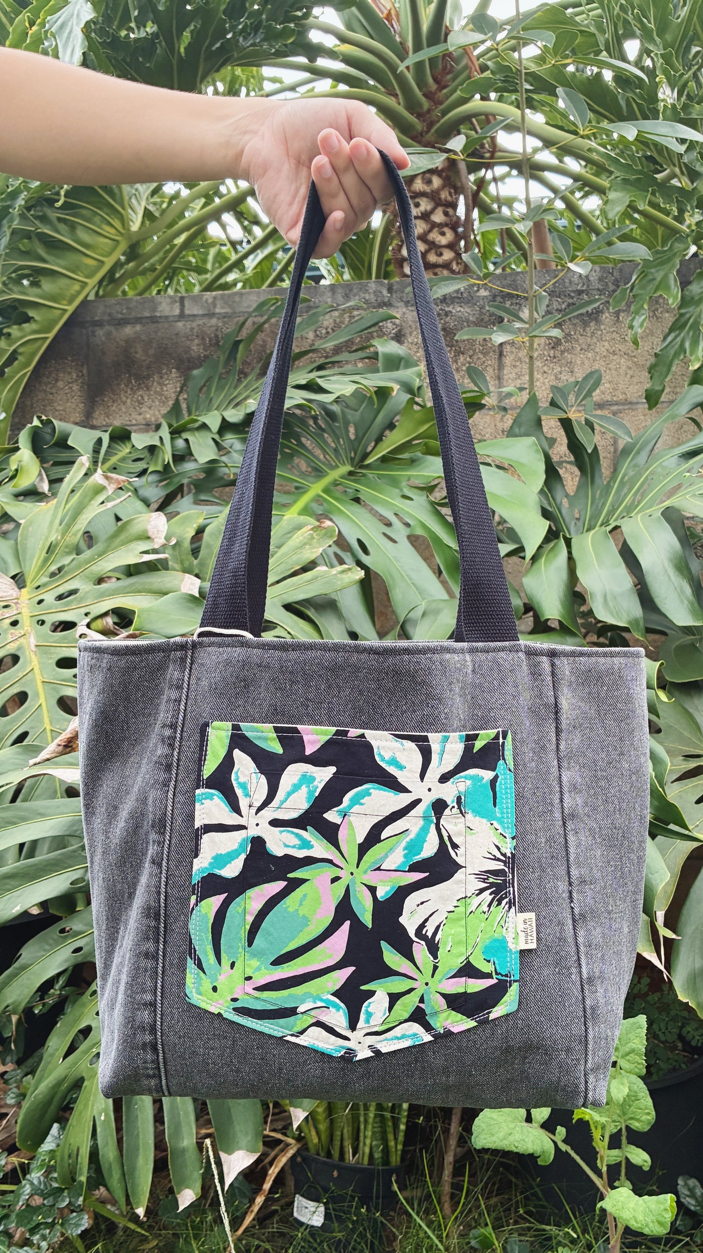 HANA HOU // Denim Pocket Tote 011 // Made in Hawai'i with upcycled fabrics