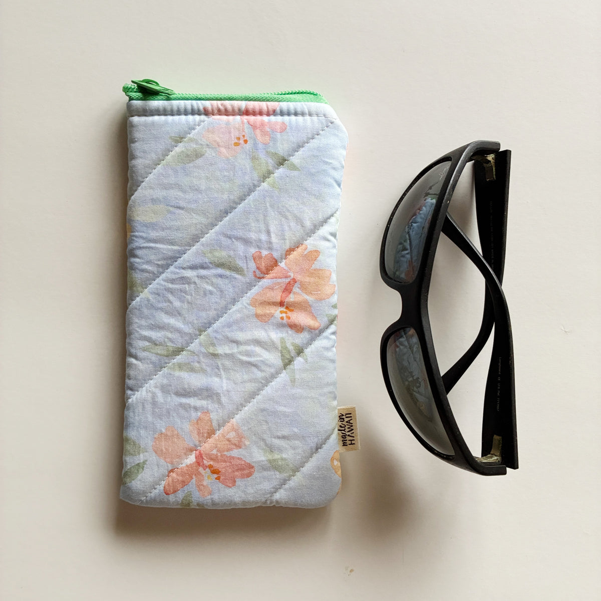 Hawai'i Artist  / Sunglass Pouch 003 / Made in Hawaii // Print Design by Kaulumaika