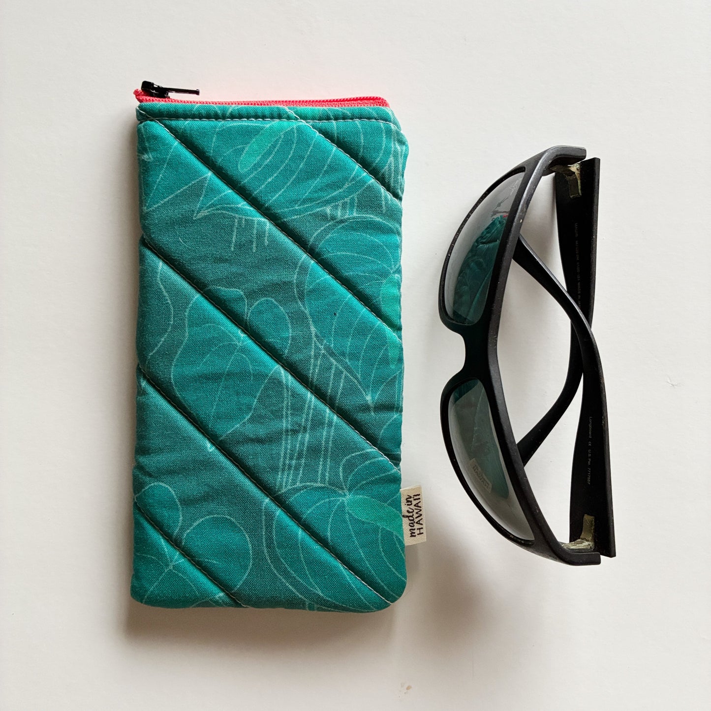 Hawai'i Artist  / Sunglass Pouch 002 / Made in Hawaii // Print Design by Eternal Summer Hawaii