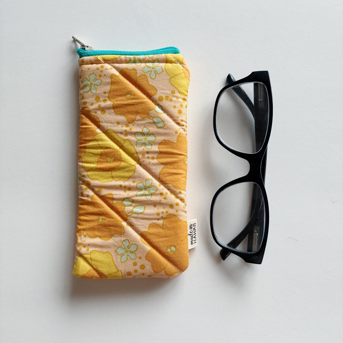 Hawaii Artist / Eyeglass Pouch 003 / Print design by Millie Anne Me