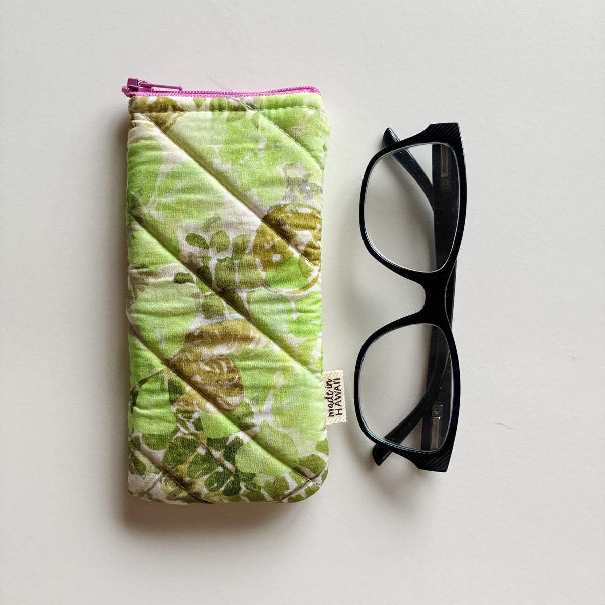 Hawaii Artist / Eyeglass Pouch 004 / Print design by Kaulumaika