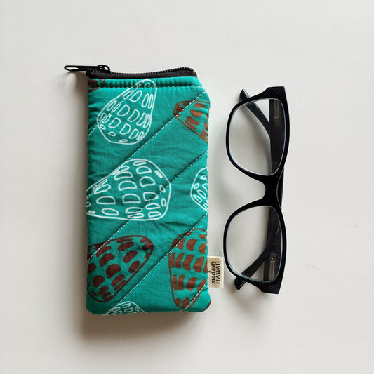 Hawaii Artist / Eyeglass Pouch 001 / Print design by Kaila Hawaii