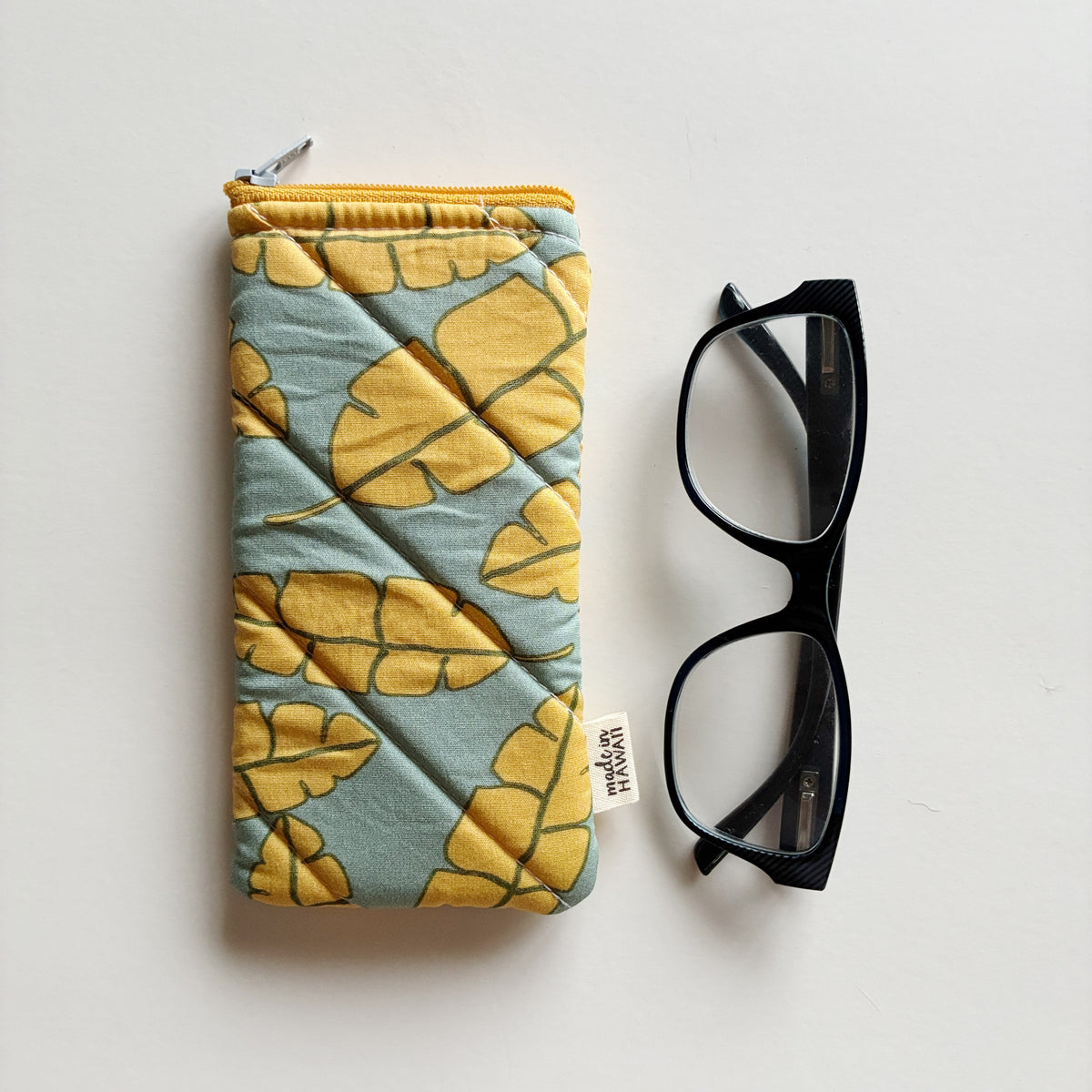 Hawaii Artist / Eyeglass Pouch 002 / Print design by Kris Wong Design