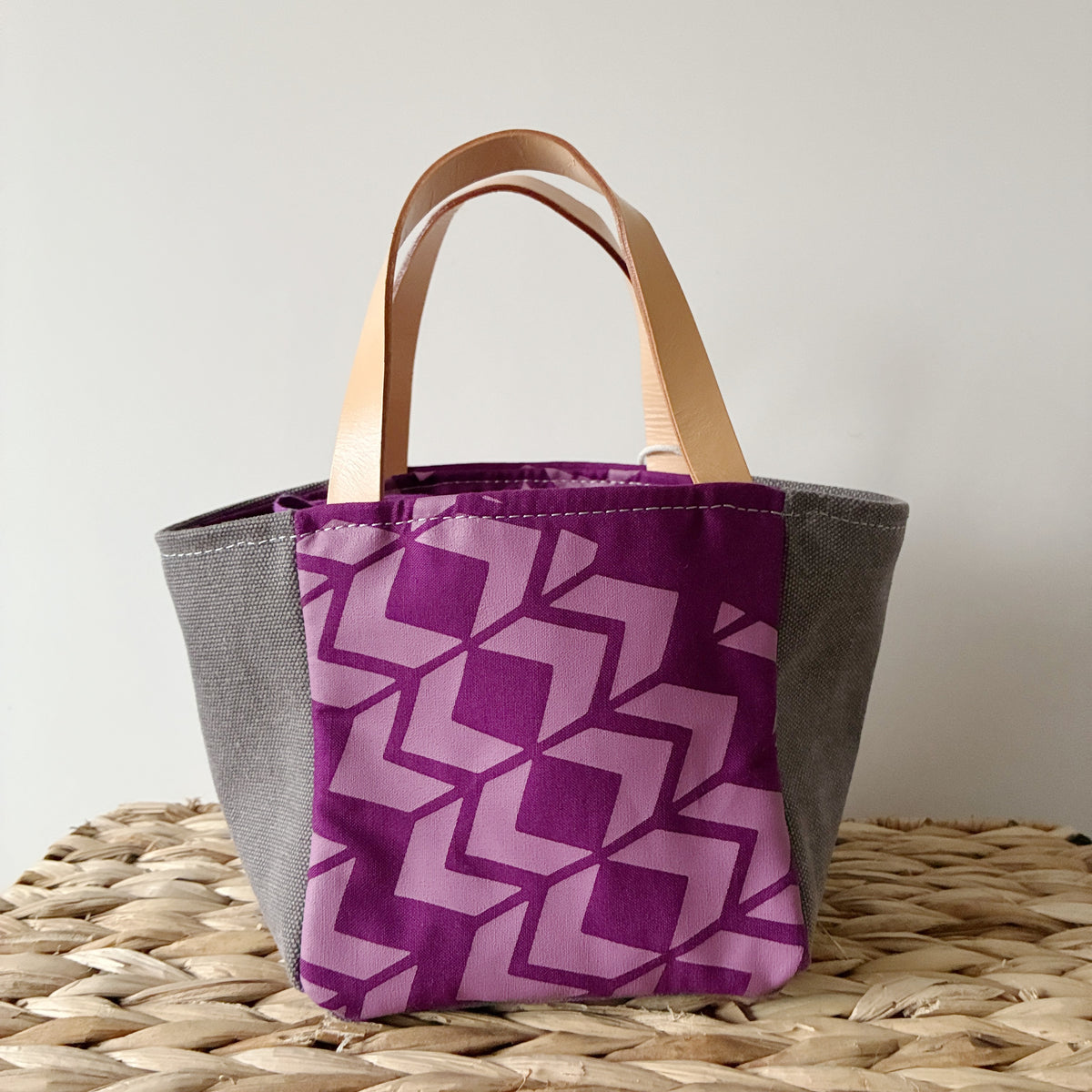 HAWAI'I ARTIST // MINI BOX TOTE 003 // Print design by Sig Zane Designs