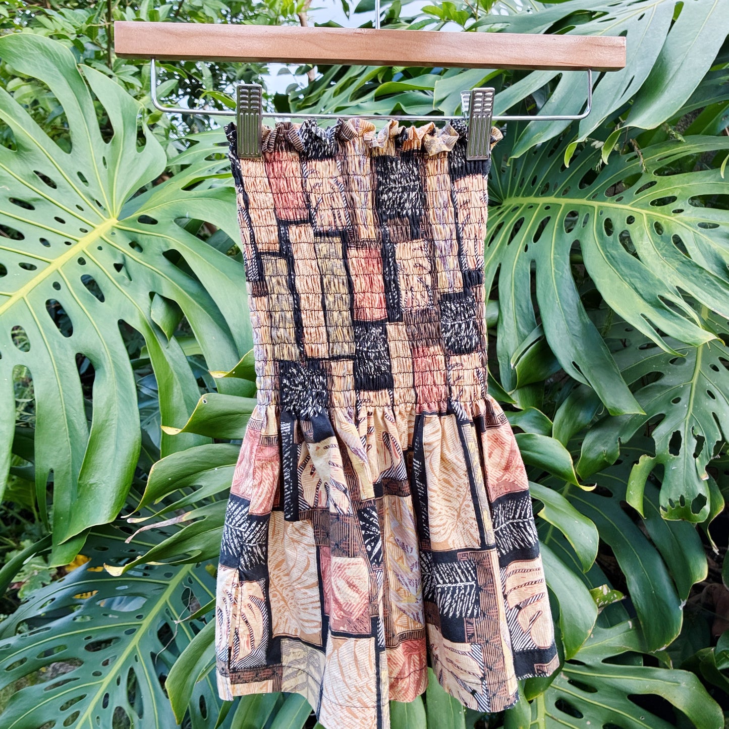 HANA HOU // Ka'ina Top 003 // Made in Hawai'i with pre-loved aloha shirt