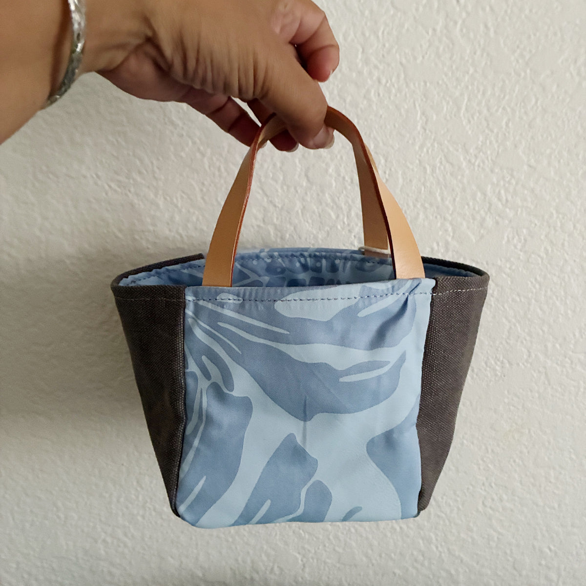 HAWAI'I ARTIST // MINI BOX TOTE 002 // Print design by Sig Zane Designs