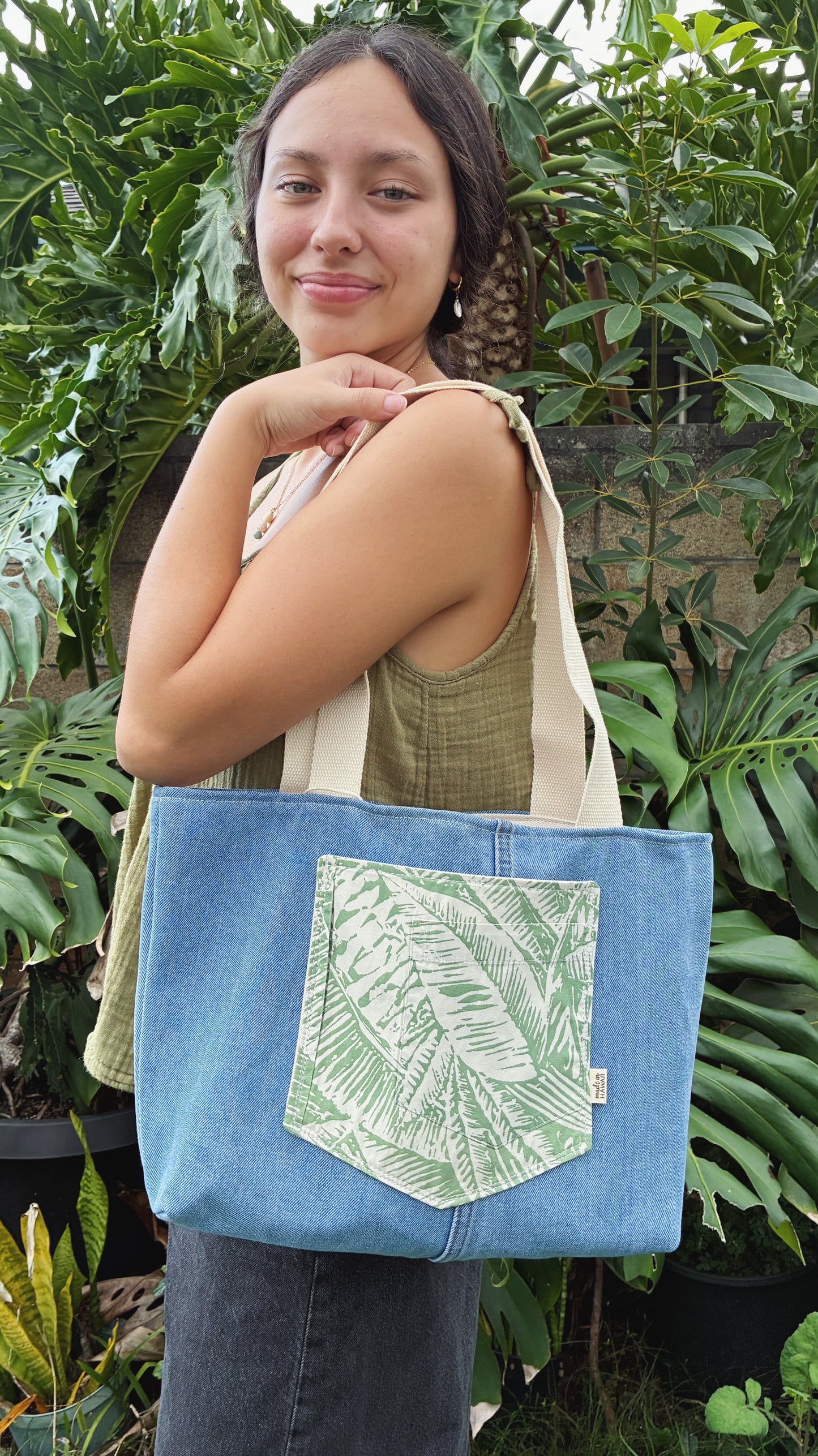 HANA HOU // Denim Pocket Tote 005 // Made in Hawai'i with upcycled fabrics