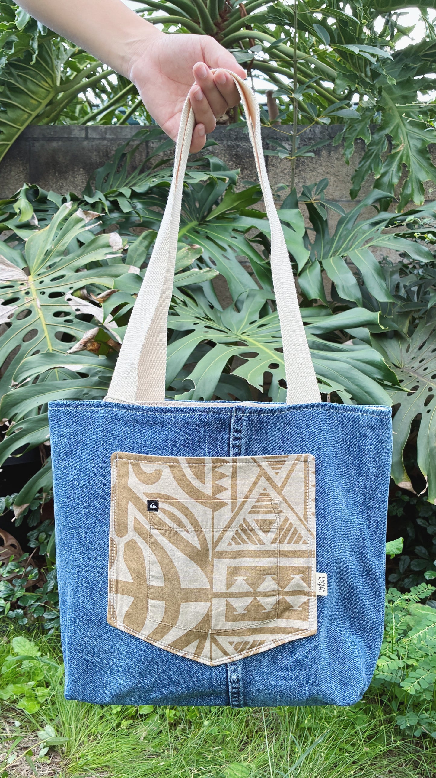 HANA HOU // Denim Pocket Tote 010 // Made in Hawai'i with upcycled fabrics