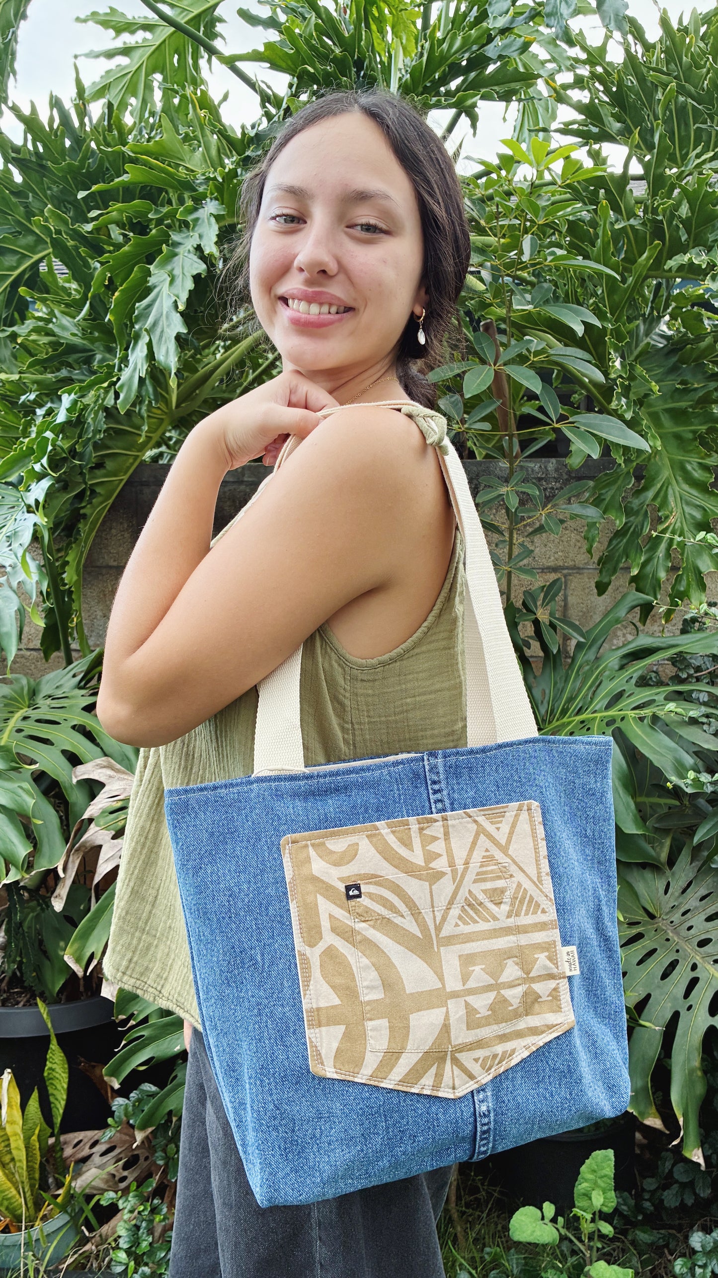 HANA HOU // Denim Pocket Tote 010 // Made in Hawai'i with upcycled fabrics