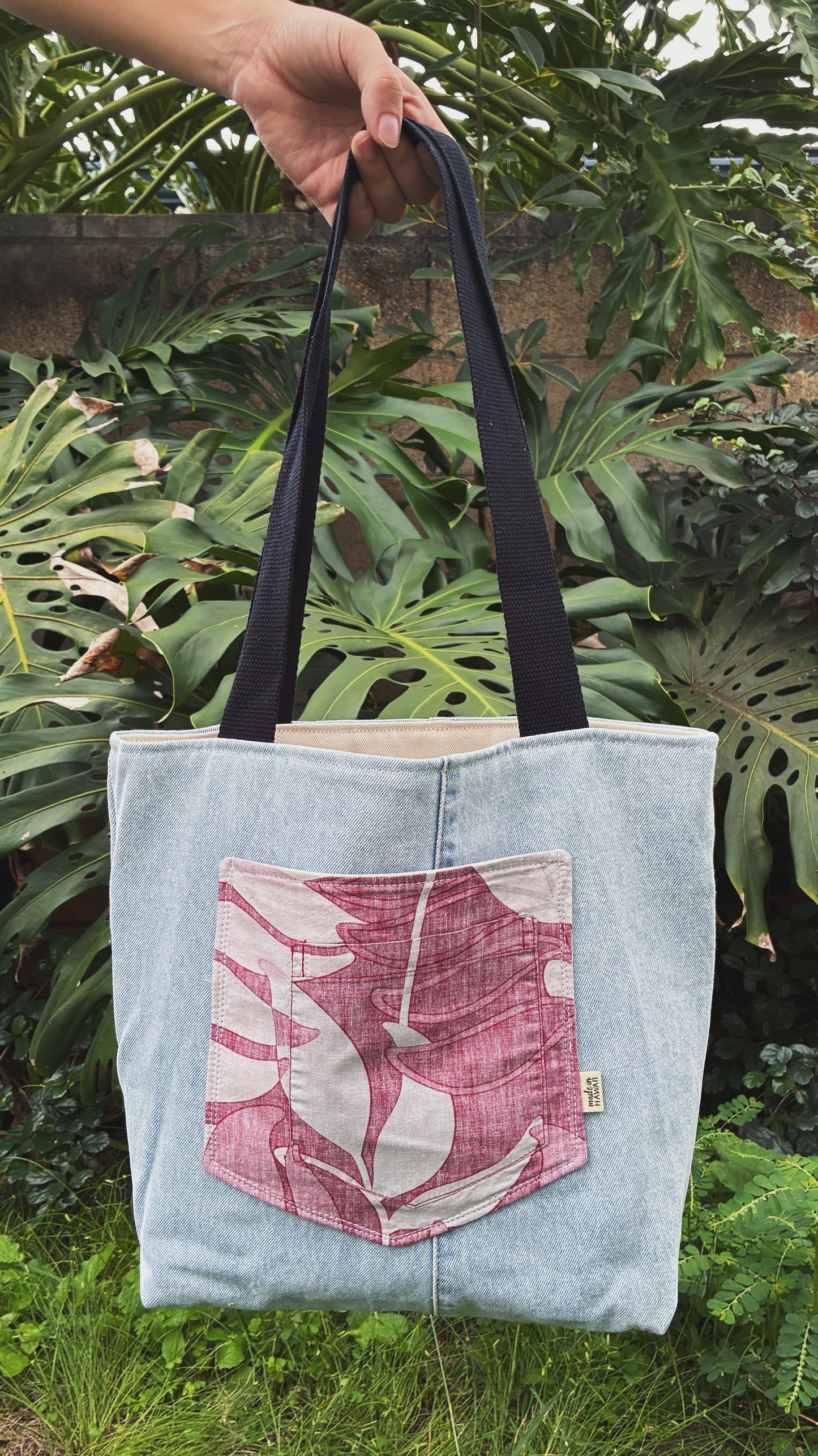 HANA HOU // Denim Pocket Tote 006 // Made in Hawai'i with upcycled fabrics