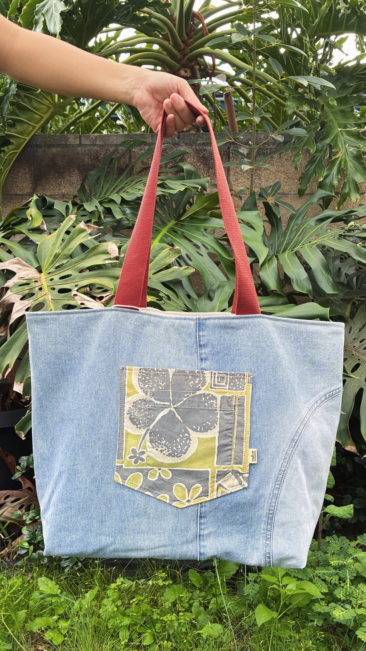 HANA HOU // Denim Pocket Tote 003 // Made in Hawai'i with upcycled fabrics
