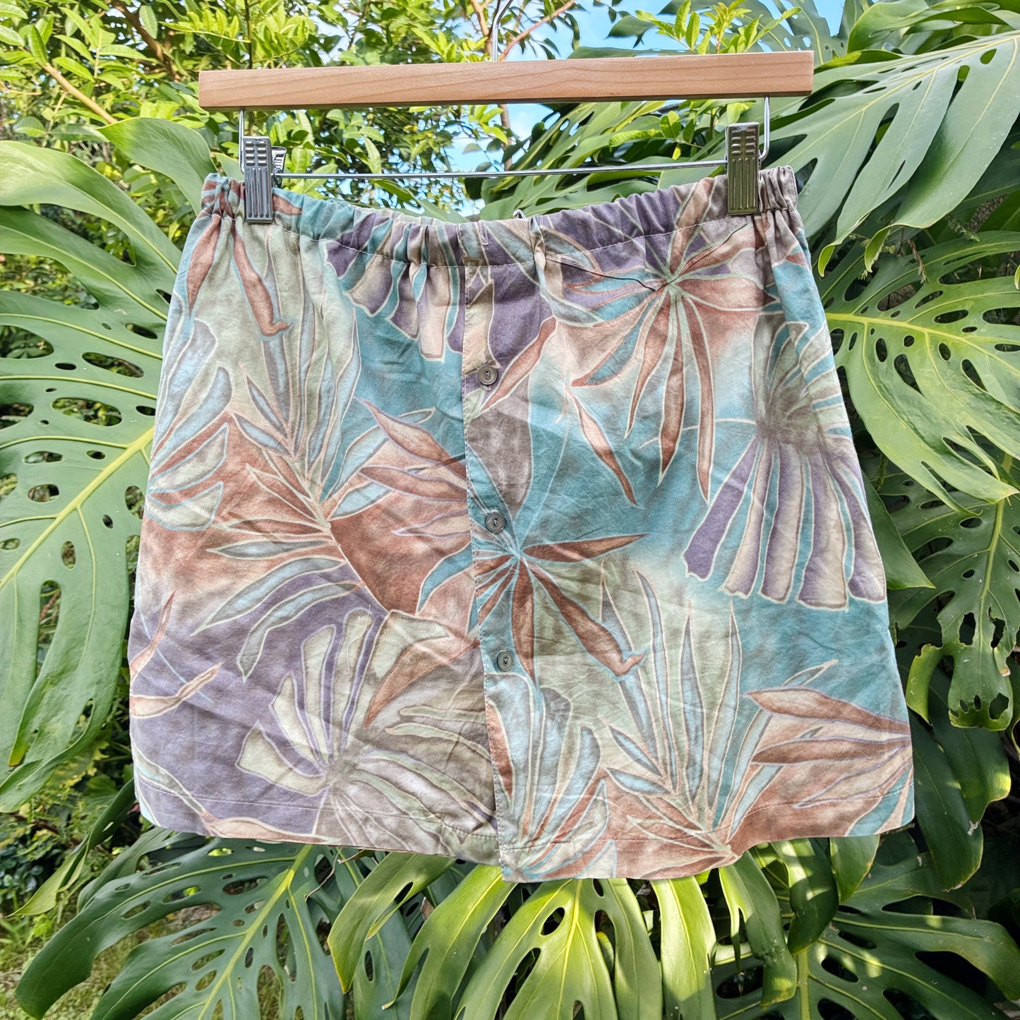 HANA HOU // Coco Top 003 // Made in Hawai'i with pre-loved aloha shirt