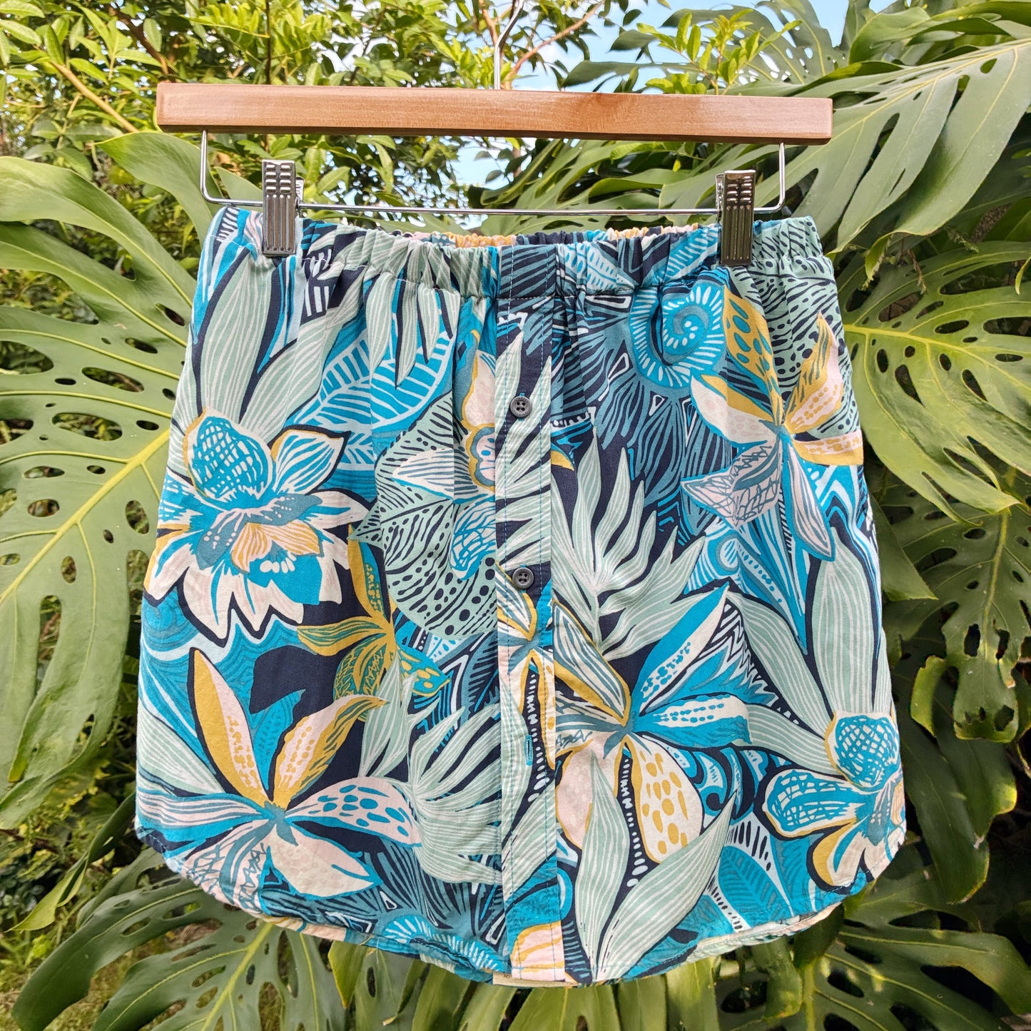 HANA HOU // Coco Top 008 // Made in Hawai'i with pre-loved aloha shirt