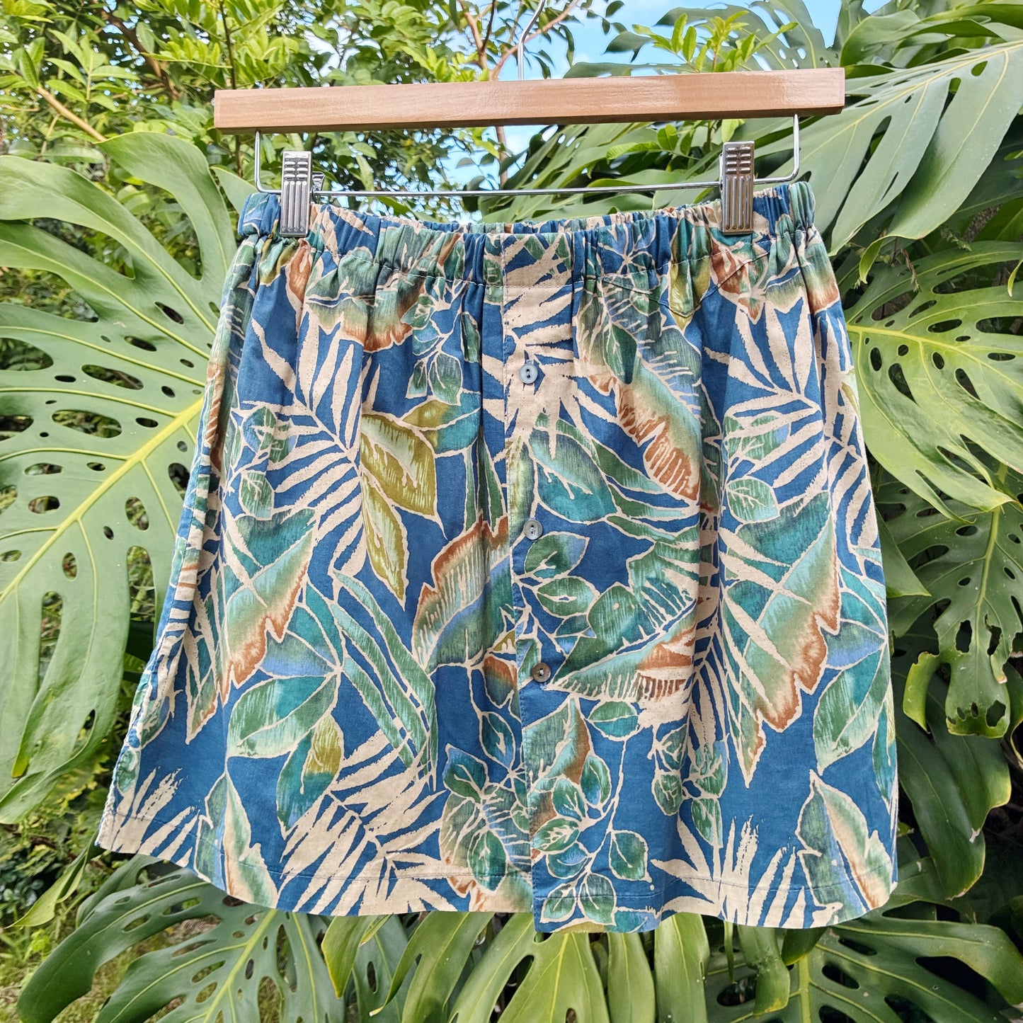 HANA HOU // Coco Top 006 // Made in Hawai'i with pre-loved aloha shirt