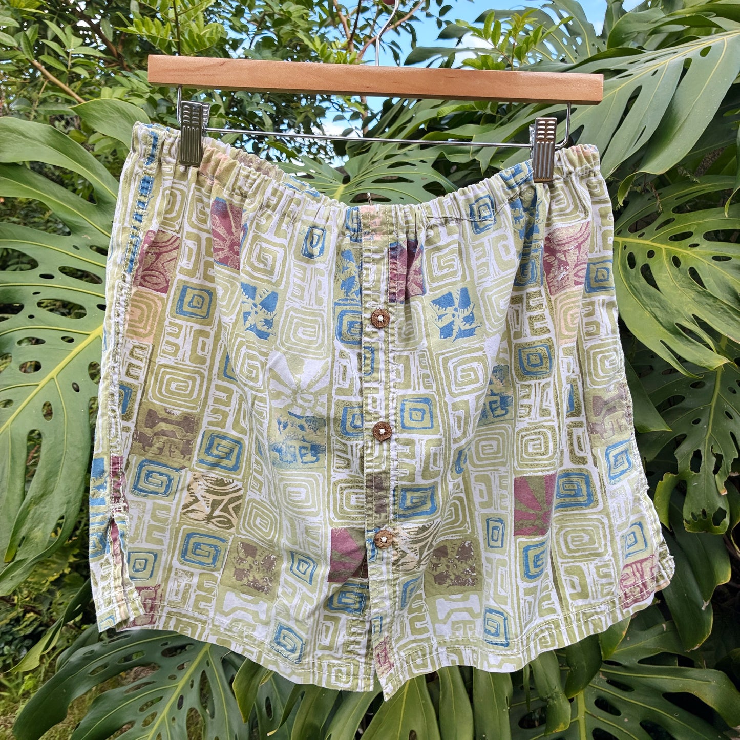 HANA HOU // Coco Top 011 // Made in Hawai'i with pre-loved aloha shirt