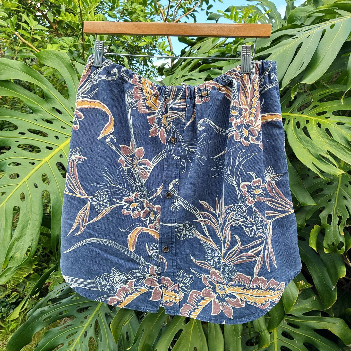 HANA HOU // Coco Top 016 // Made in Hawai'i with pre-loved aloha shirt