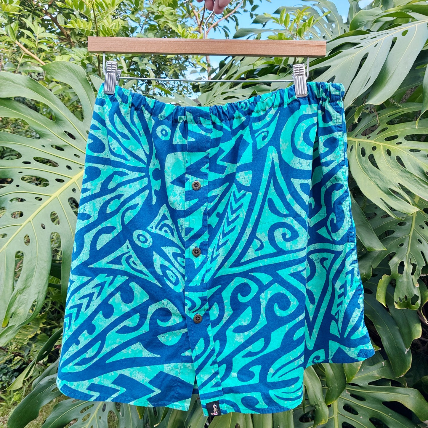 HANA HOU // Coco Top 023 // Made in Hawai'i with pre-loved aloha shirt