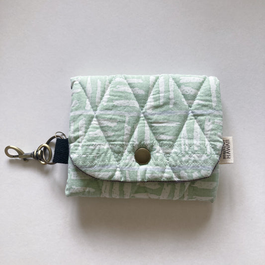 HANA HOU // PUFFY WALLET 003 // Made in Hawaii with pre-loved aloha shirt