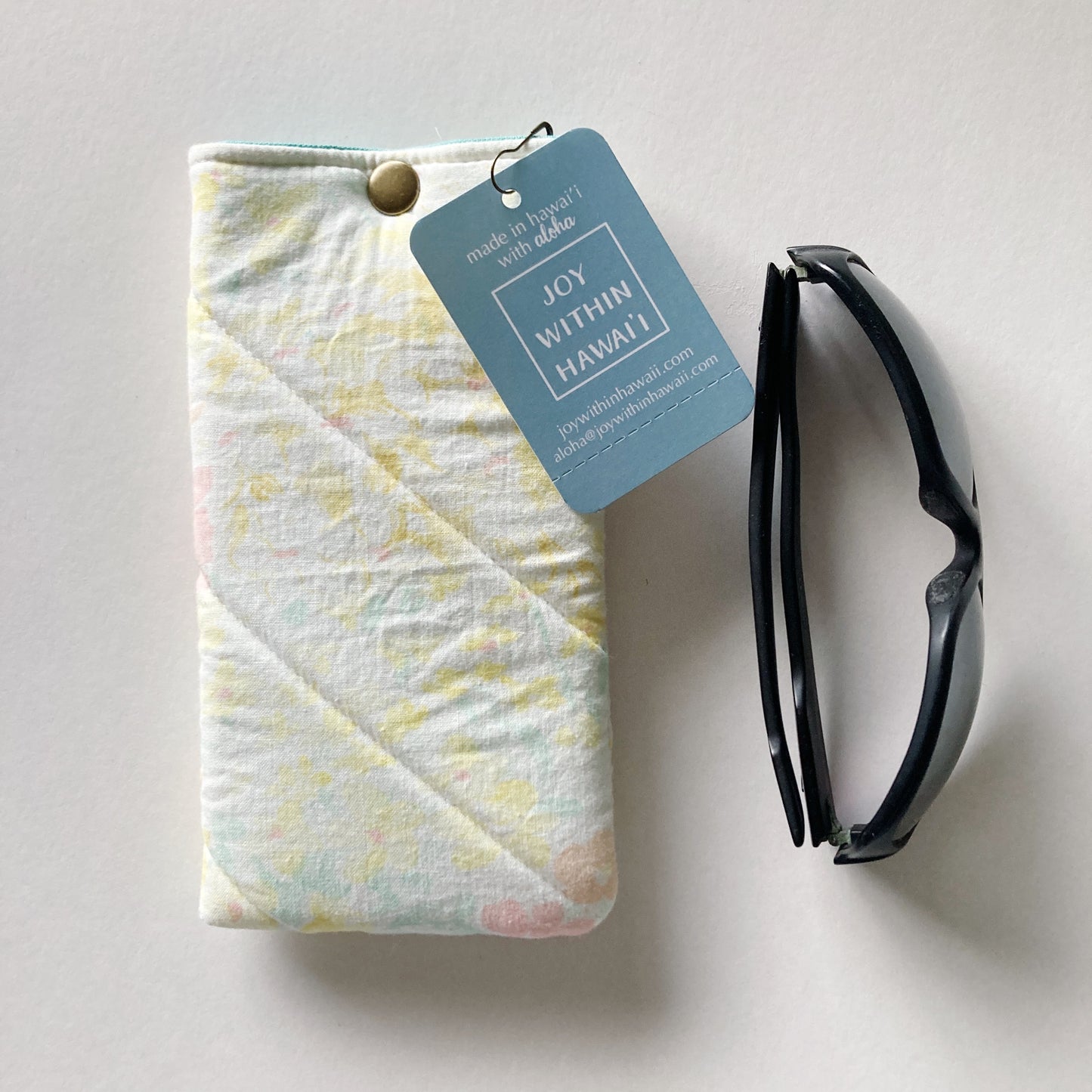 Hana Hou / Sunglass Pouch 007 / Made in Hawaii with upcycled fabric