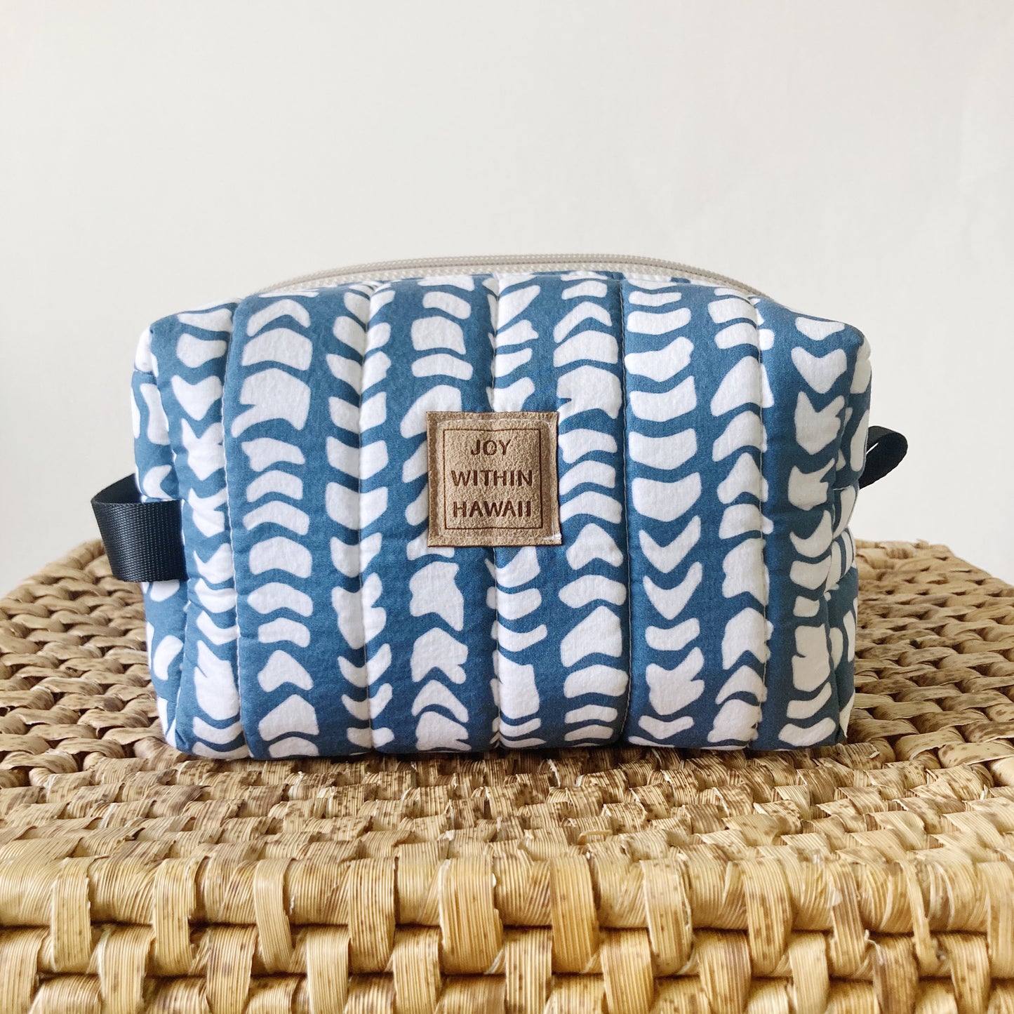 HAWAI'I ARTIST // Medium Travel Boxy 004 // Made in Hawai'i // Print Design by Hinu Rise