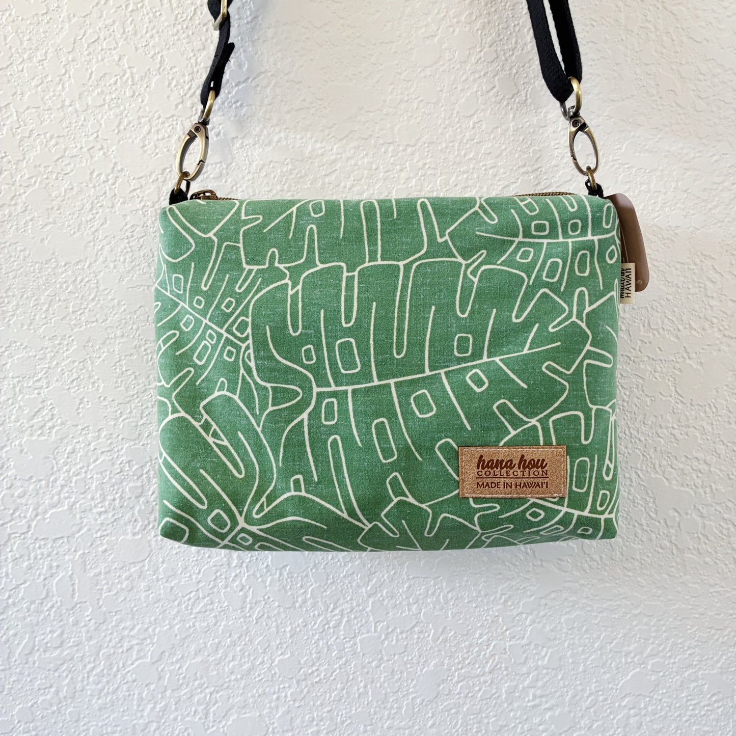 HANA HOU // Small Crossbody 006 // Made in Hawaii with pre-loved aloha shirt